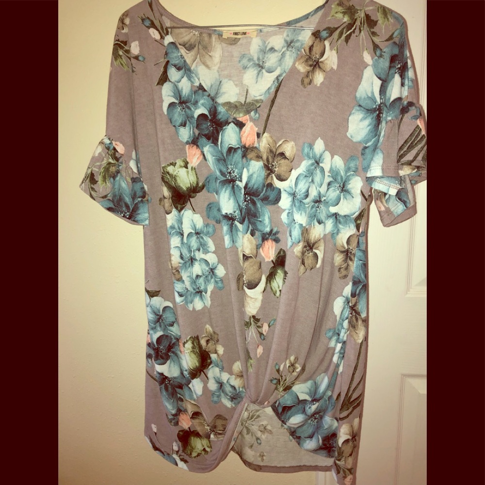 Cute floral print shirt.